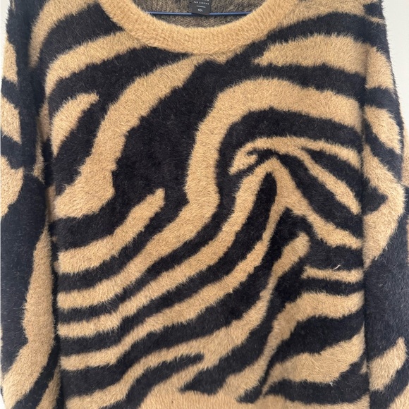 Cozy Icone sweater from Simons - Picture 2 of 3